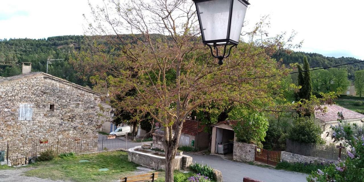Auberge Le Lupin Blanc Revest-des-Brousses エクステリア 写真