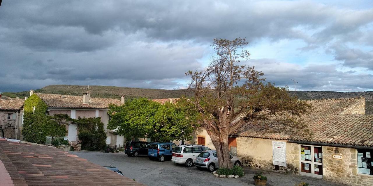 Auberge Le Lupin Blanc Revest-des-Brousses エクステリア 写真